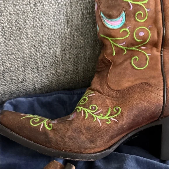 Colorful Embroidered Western Heeled Boots - Picture 7 of 15